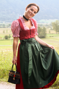 https://ladyofstyle.com/2014/09/bavarian-dirndl-for-munich-oktoberfest.html
