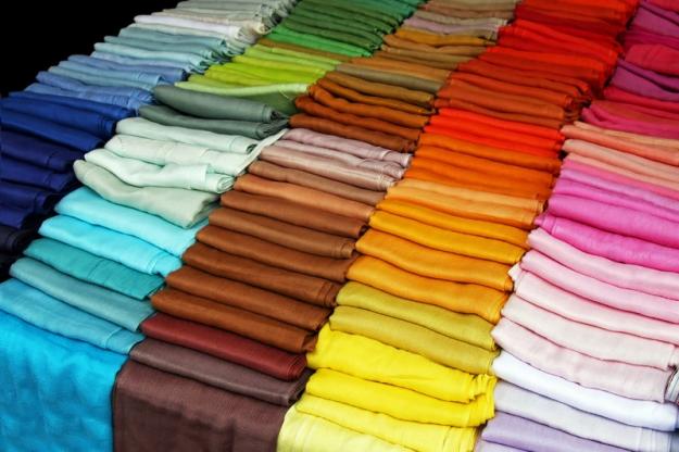 Hoy el monográfico aclarará el concepto de pashmina Una palabra que a mí me ha causado más de un problema a la hora de comprarme un fular!