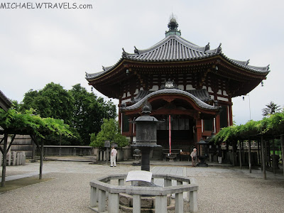 Great Mosque of Xi'an with a fountain in front of it