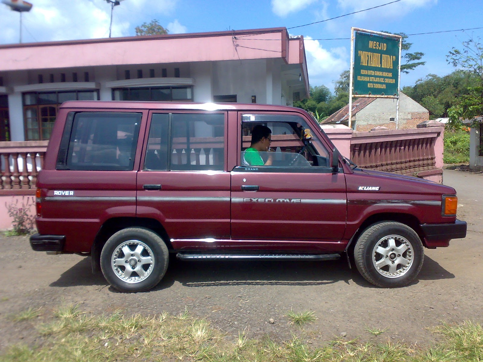 kijang rover