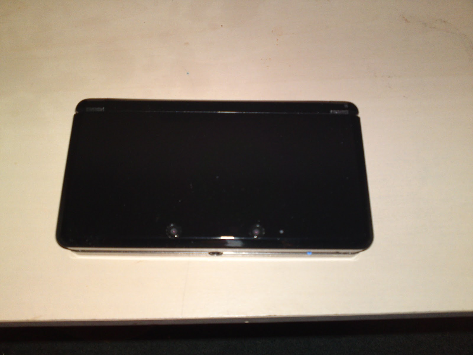 3DS vs DS Lite comparisons. Hold Start + Select to win!