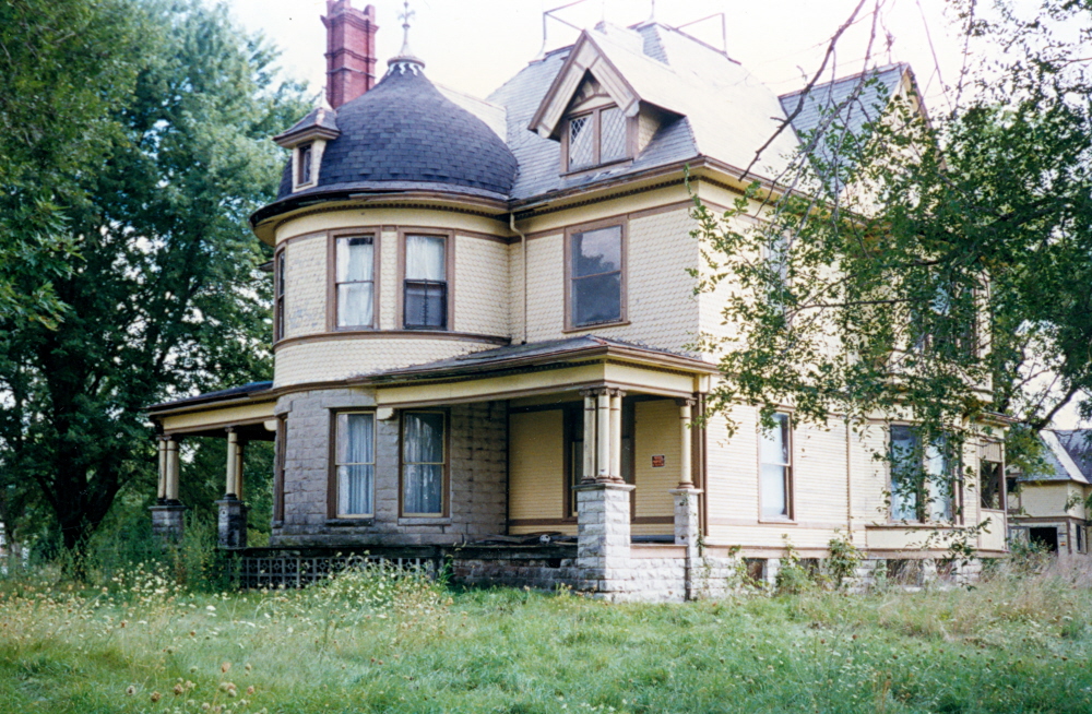 The Lucas Countyan House Proud In Garden Grove