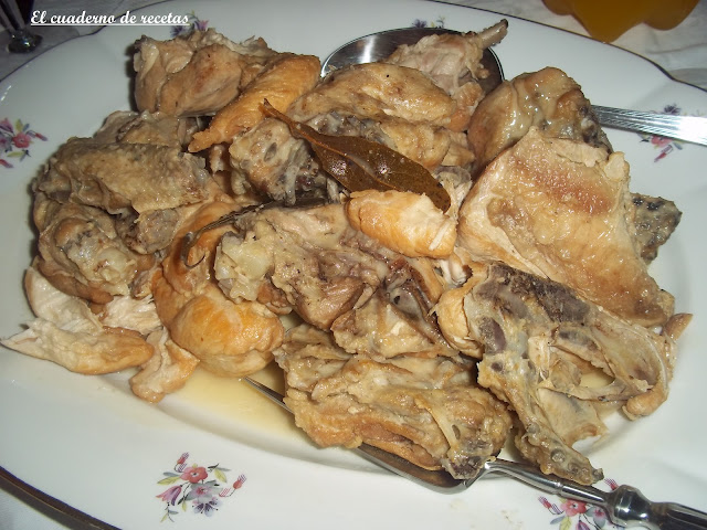 Pollo Dominguero En Salsa De Almendras.
