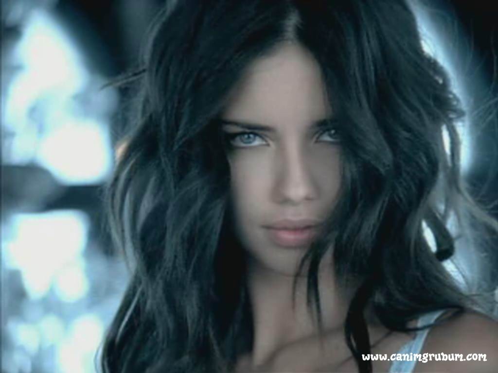 http://2.bp.blogspot.com/-BhlJT-KsRLA/ToTUORjHBpI/AAAAAAAAAbA/lYvm7B-YPTg/s1600/adriana-lima-photos-13.jpg