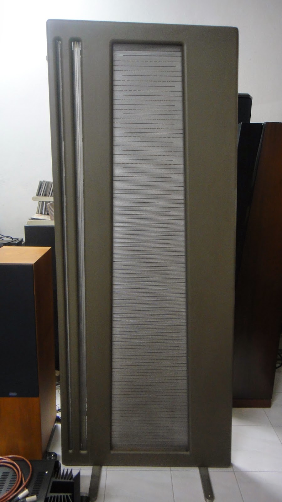 Apogee electrotatic DIVA ribbon speaker sysetm