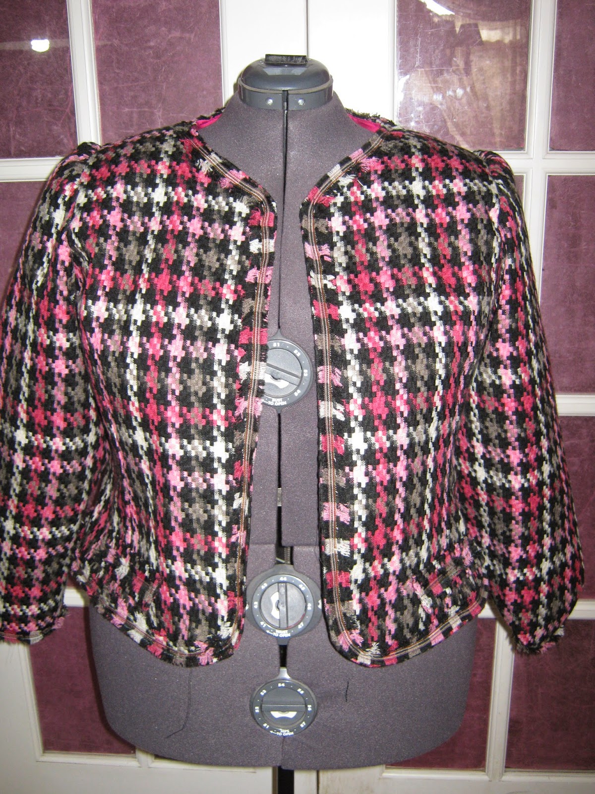 New Look 6853 Chanel style jacket www.sewplus.blogspot.com New Look 6853 Chanel style jacket www.sewplus.blogspot.com