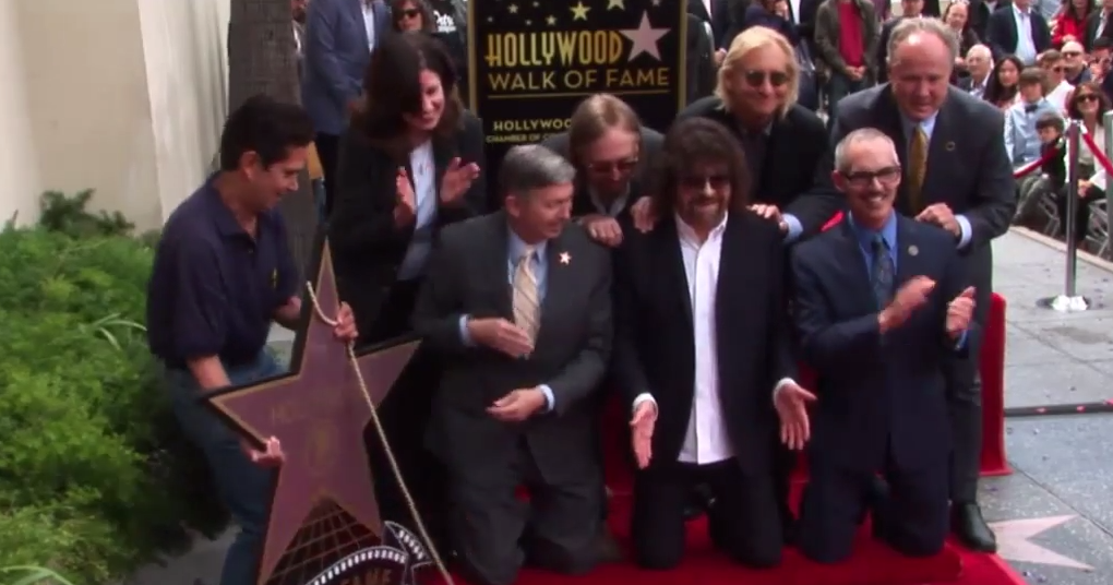 news traveling wilburys news traveling wilburys