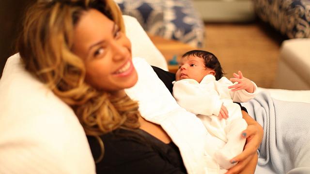 Beyonce Breastfed Blue Ivy in public at a cafe restaurant