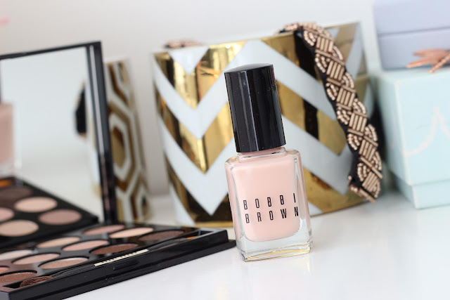 Bobbi Brown Sandy Nudes Nail Polish in Naked