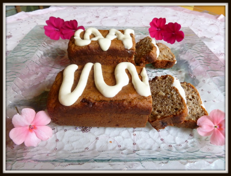 SPLENDID LOWCARBING BY JENNIFER ELOFF MINI BANANA LOAVES WITH CREAM