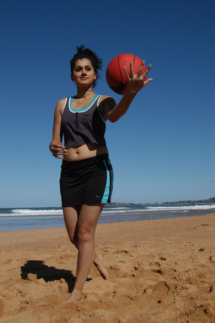 http://2.bp.blogspot.com/-Bn0JEVcdQEI/TdOsqiIlEkI/AAAAAAAAB9A/eFftRiS4DzU/s1600/Taapsee+Hot+Photo+Stills+Gallery+4.jpg