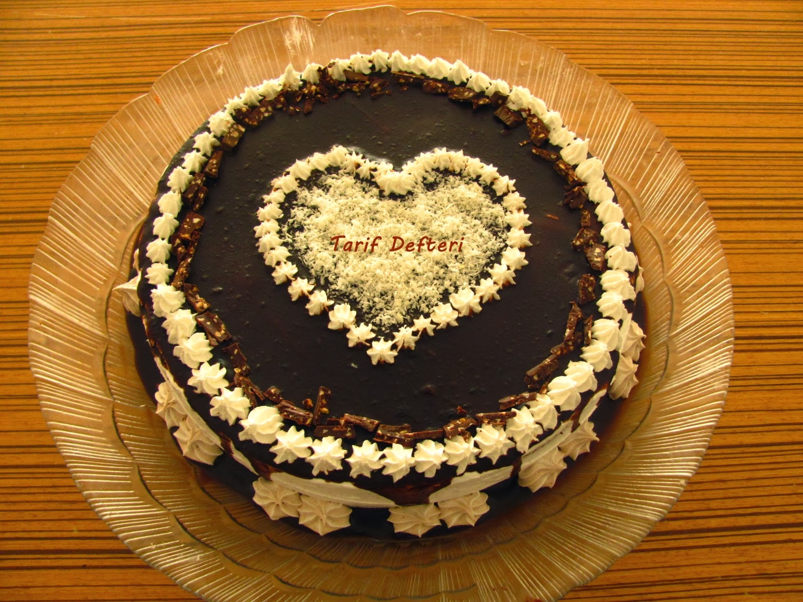 krem şanti ile pasta süsleme