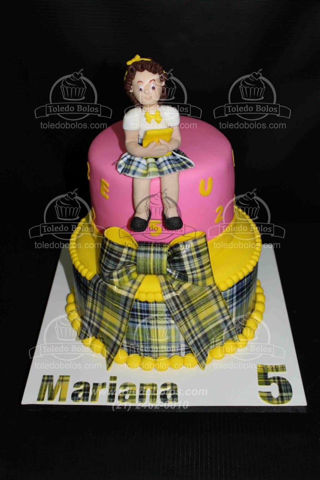 Toledo Bolos - Bolos decorados, Cupcakes e Doces personalizados para sua  festa no Rio de Janeiro: Bolo Carrossel da Mariana