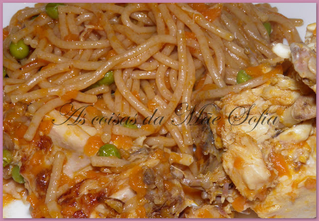 Frango guisado com esparguete / Chicken stew with spaghetti