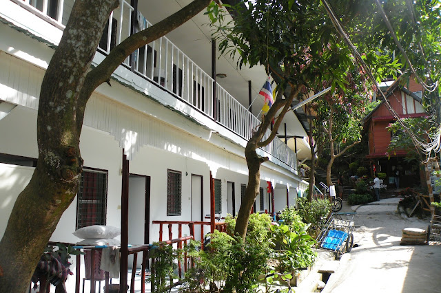 Coco's Guesthouse Fan rooms in the village