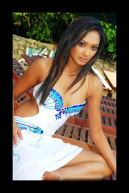 Yureni Noshika Sexy Bikini