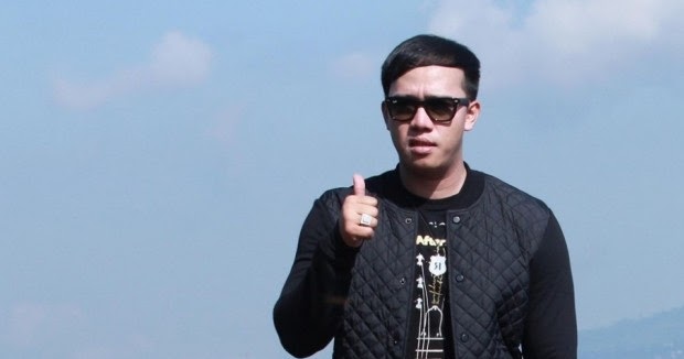 Popular Song Lyrics Lirik Lagu Sesakit Sakitnya Ruri Wantogia