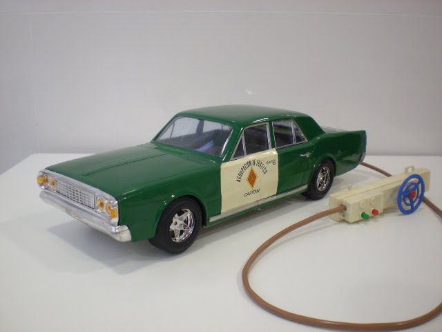 Vintagería: Coche de juguete antiguo Dodge Dart 3700 cabledirigido de JYESA