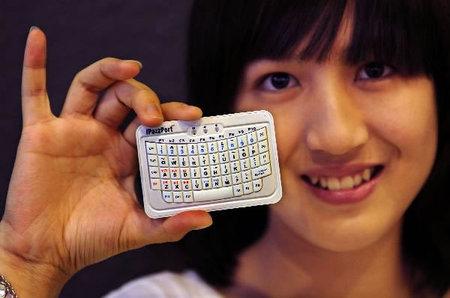 15 cool credit card inspired gadgets and designs part 2 credit card magnifying glass with light