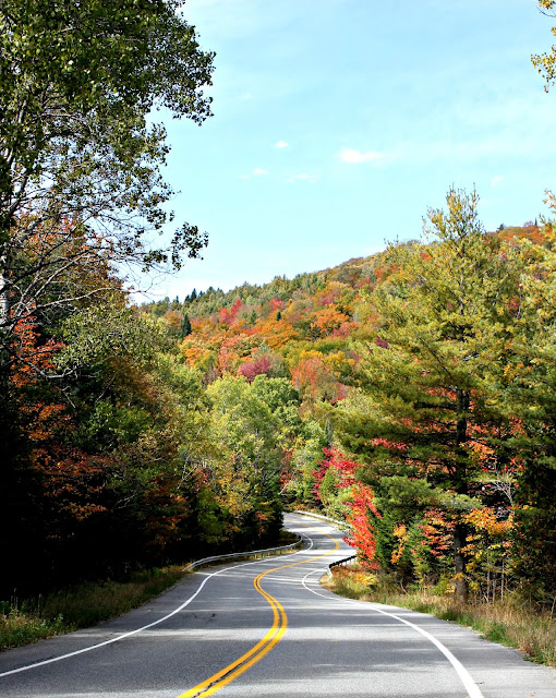 fall leaf peeping drive in the Adirondack Mountains of Upstate NY - www.goldenboysandme.com
