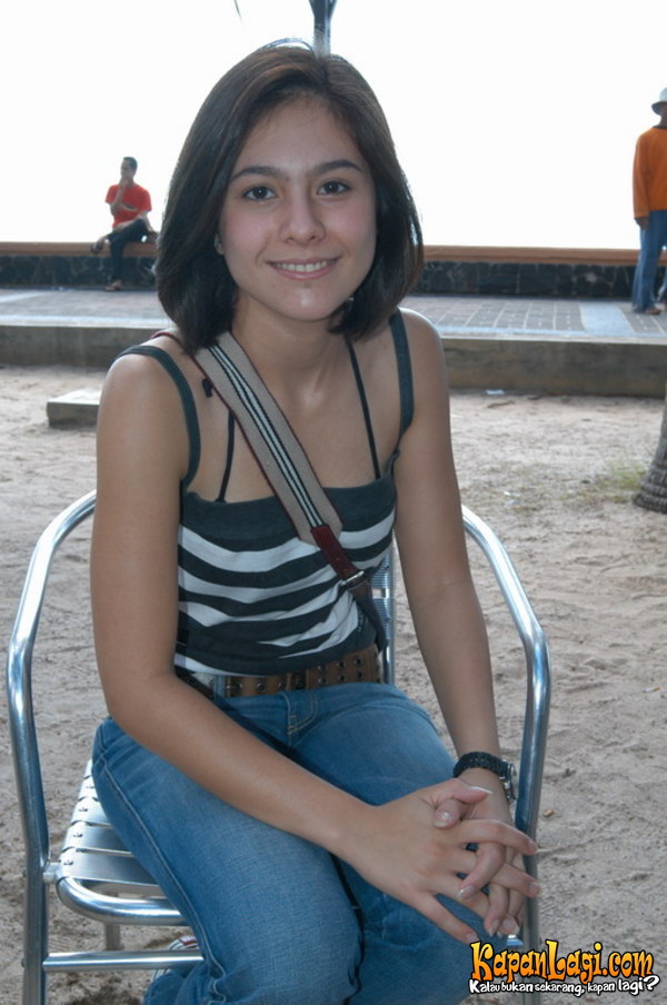 G i r l P i c t u r e s: Wulan Guritno 2