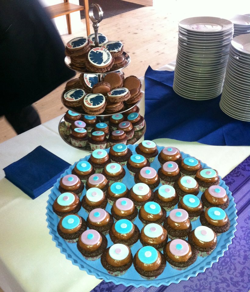 HOLLYS CAKES A cake party!