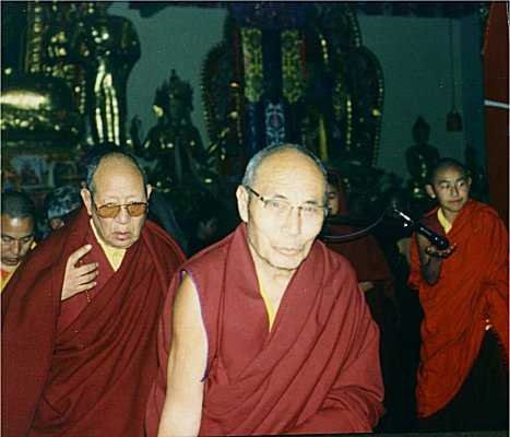 KHENPO KUNGA WANGCHUK E OUTROS LAMAS DURANTE O EVENTO