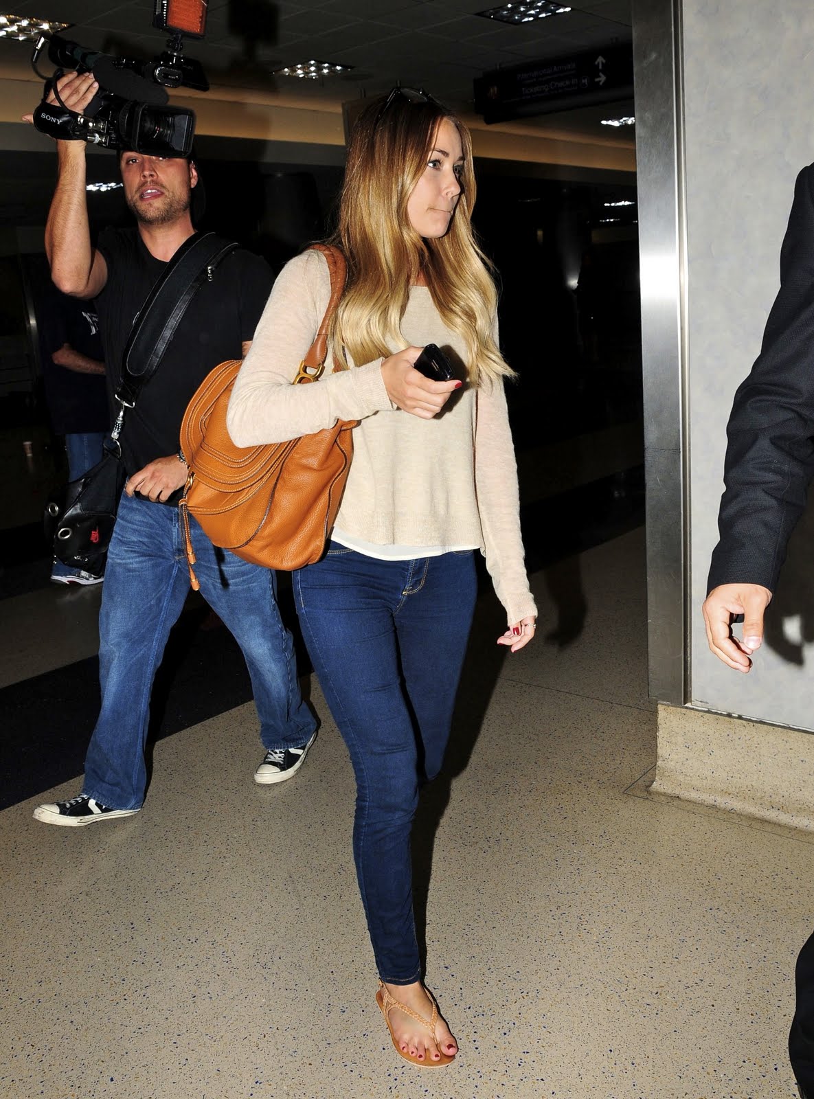 Lauren Conrad Arriving at LAX Airport December 18, 2011 – Star Style