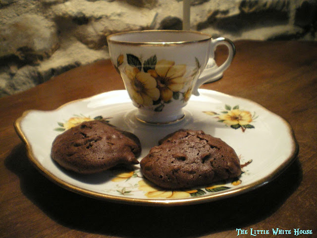 http://thelittlewhitehouseontheseaside.blogspot.fr/2013/04/double-chocolate-cookies.html