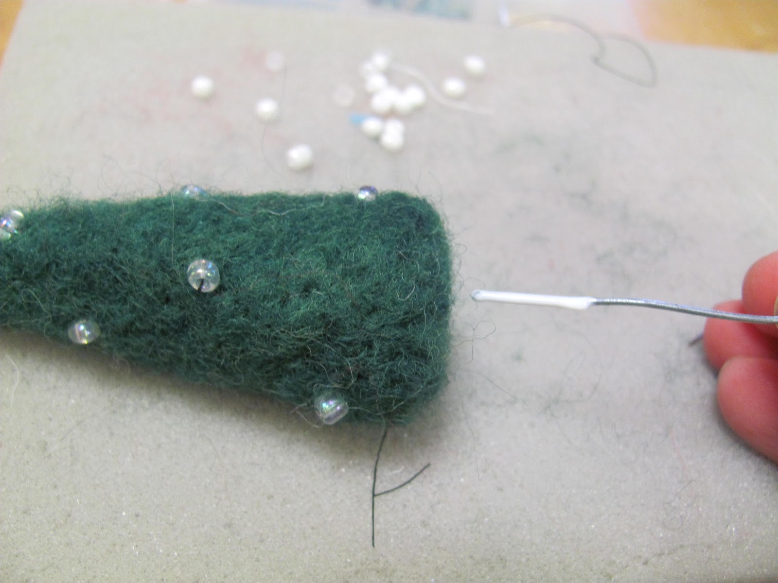 Make Atelier TUTORIAL tiny needle felted Christmas trees