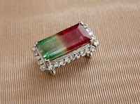 リメイクした帯留めを斜めから撮った写真