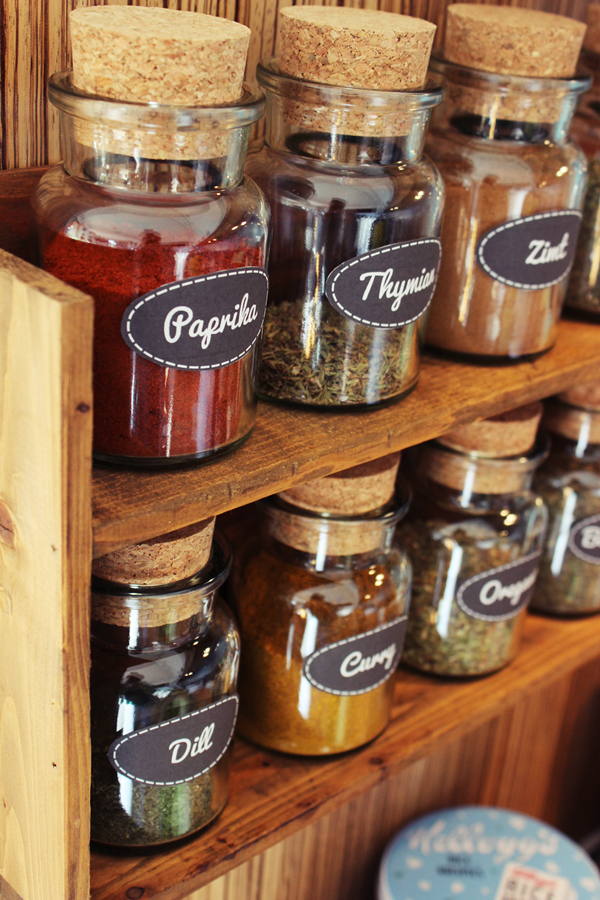 s'Bastelkistle: {DIY] Gewürzregal + Freebie