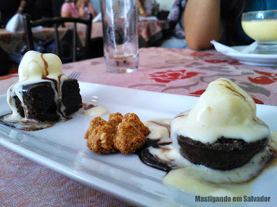 Confraria das Ostras: Delícias de Chocolate com Biscoito Marroquino e Sorvete