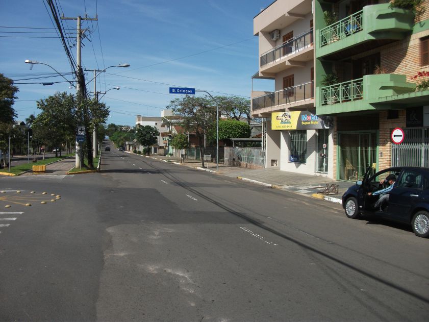 JAIR WINGERT SOLICITA ESTACIONAMENTO PARA MOTOS