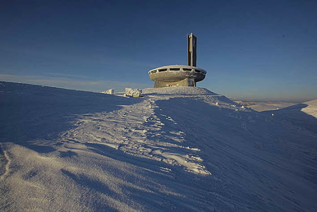 Monumento Buzludzha forma OVNI sovietico edificio