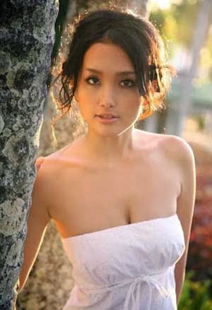 http://www.jurukunci.net/2013/11/10-aktris-jepang-paling-cantik-dan-hot.html