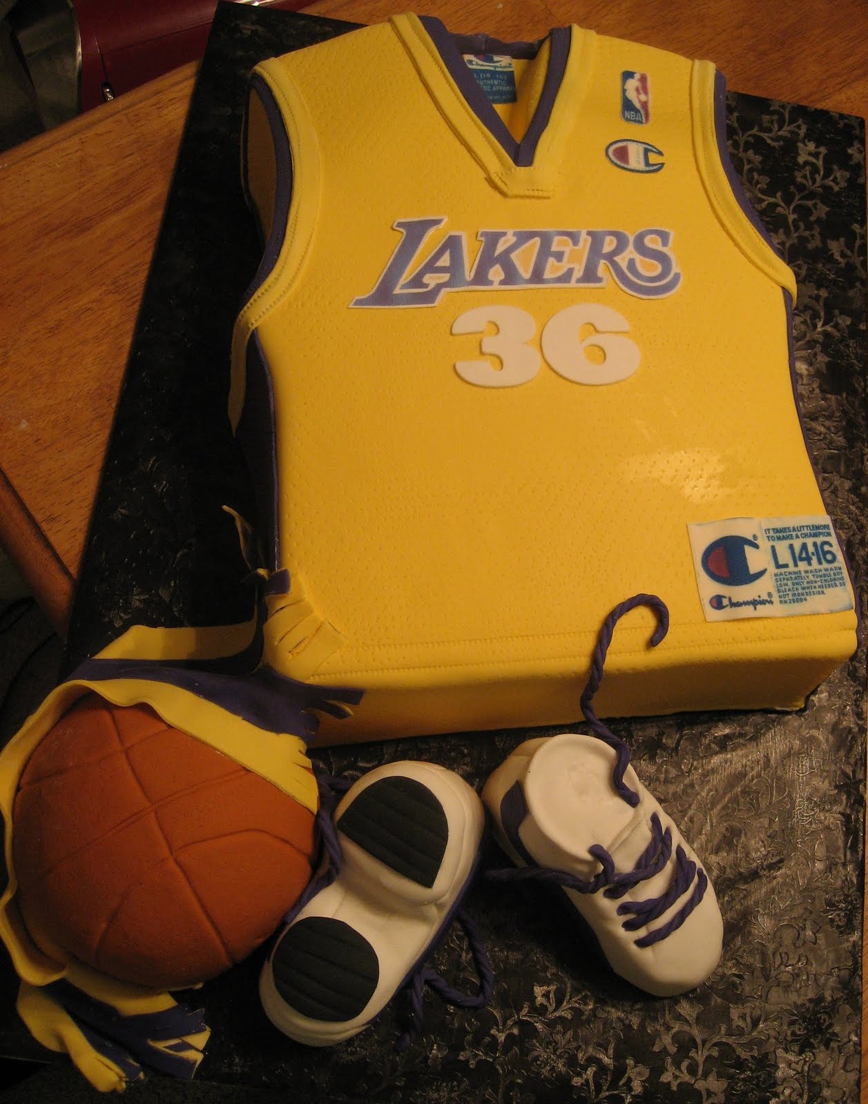 lakers jersey cake