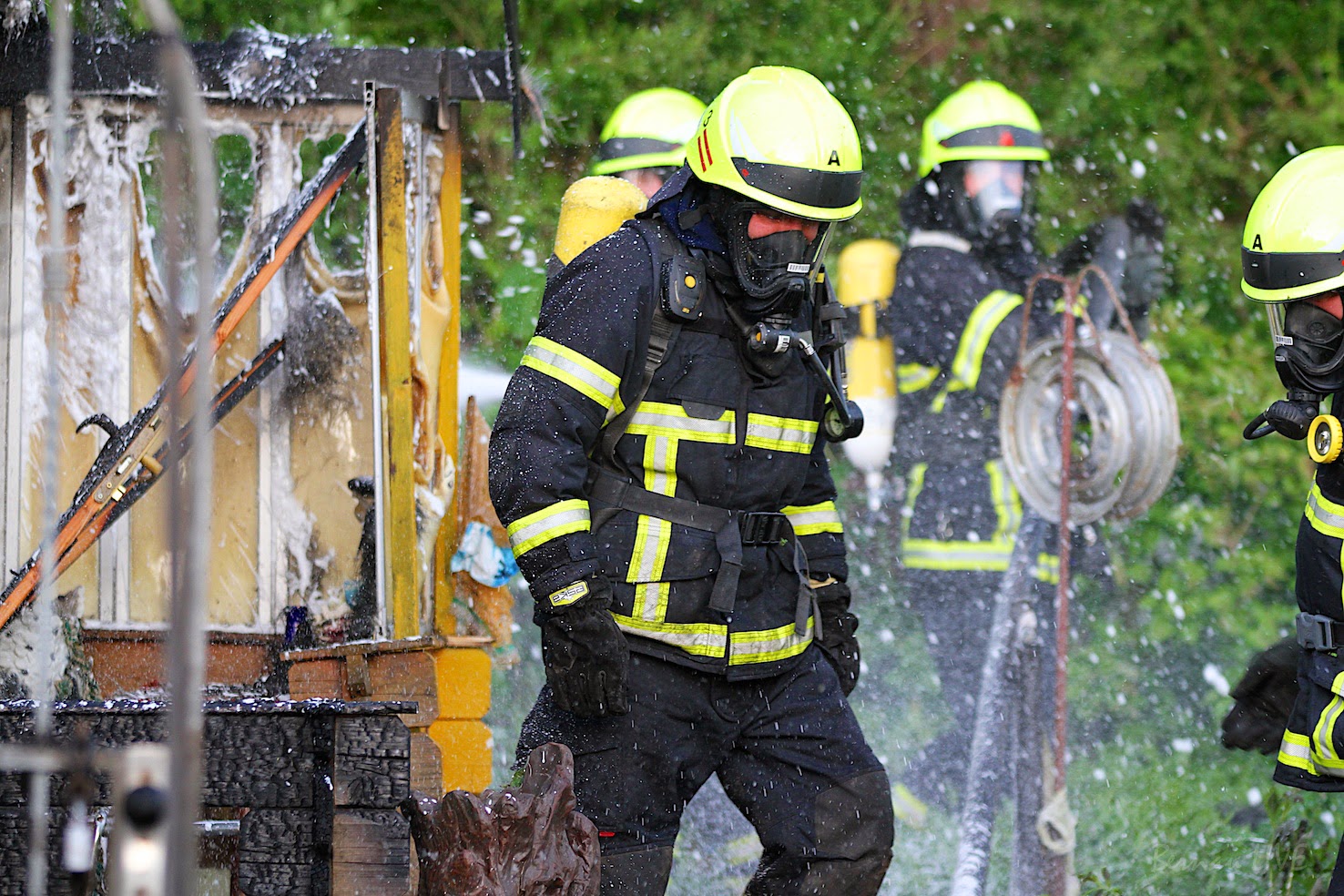 Bernau: Grosseinsatz der Feuerwehr - Bungalow Brand... 83 Bernau LIVE - Dein Stadtmagazin für Bernau bei Berlin