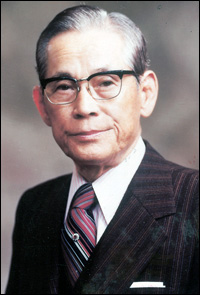 Lee+Byung-chull.jpg