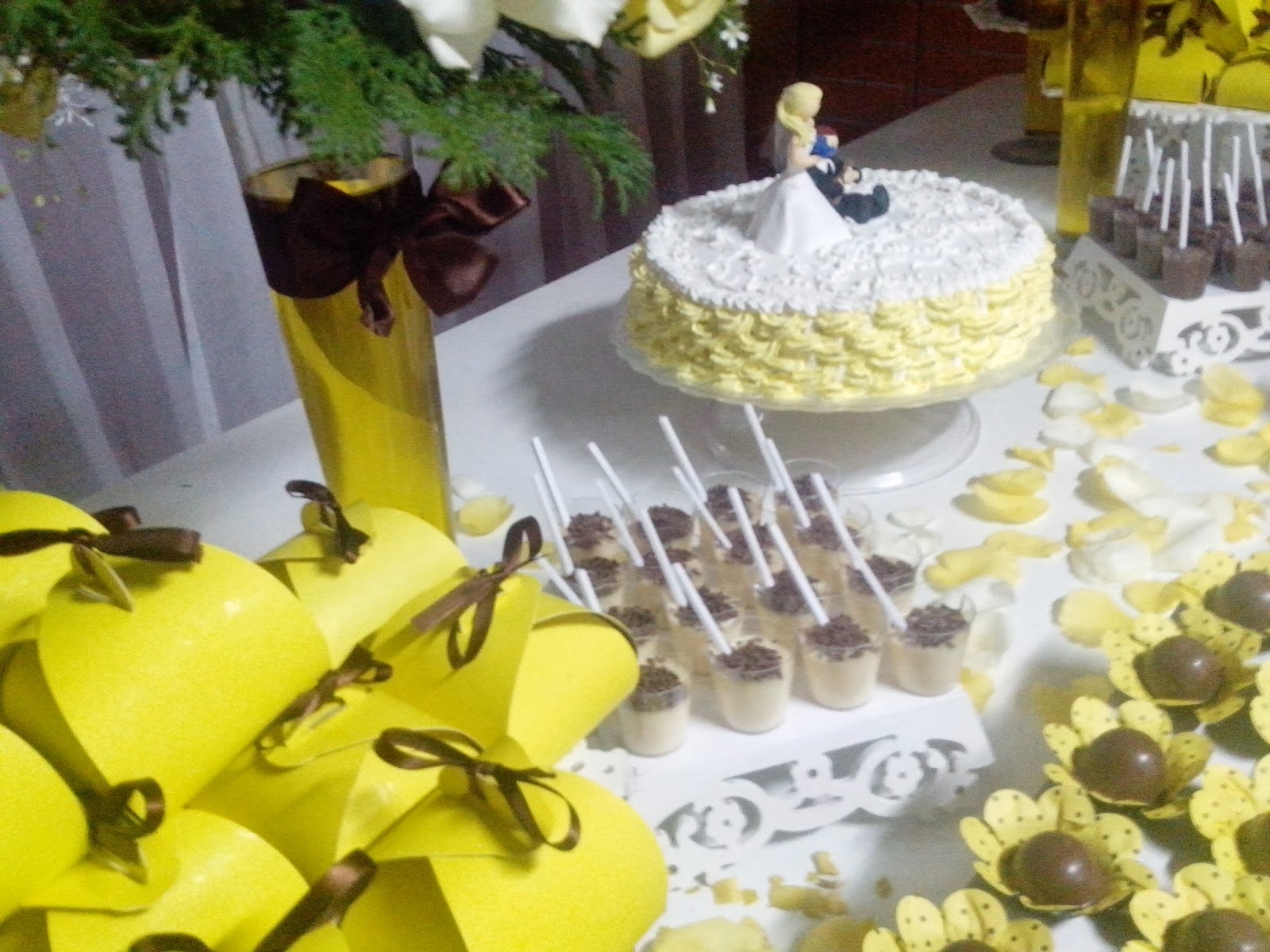 bem com o rosa, com o azul, e agora quem diria?!! Amarelo e marrom bem com o rosa, com o azul, e agora quem diria?!! Amarelo e marrom