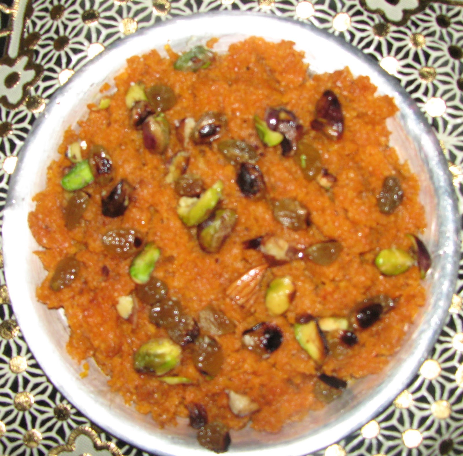 Cook Book Gaajar ka Halwa (Carrot Dessert)