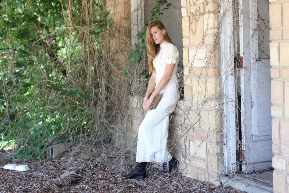 Sassy Sister Vintage More Pics Abandoned Building Fashion Shoot