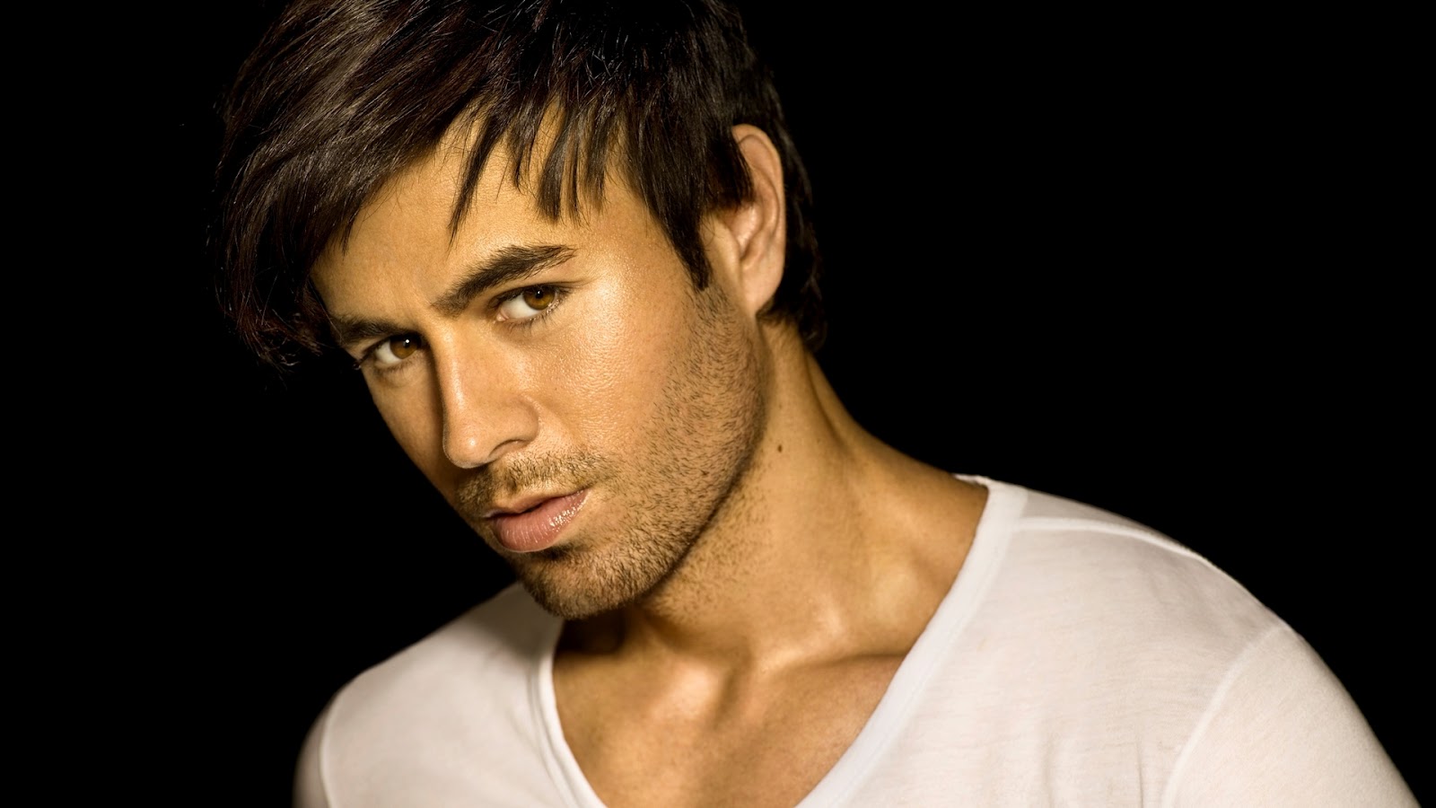 http://2.bp.blogspot.com/-CAZvzDfP3zU/UExY2zU4aOI/AAAAAAAADpM/Qr4V4H4mqgI/s1600/Enrique+Iglesias+Wallpapers+-6.jpg