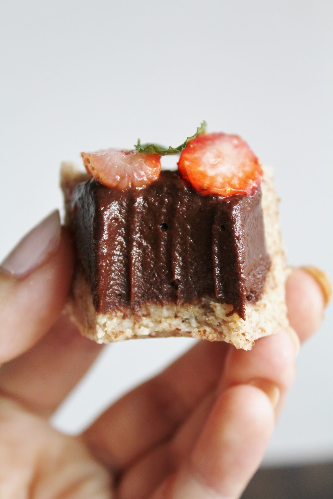 This Rawsome Vegan Life STRAWBERRY & CHOCOLATE BUTTERCREAM TART