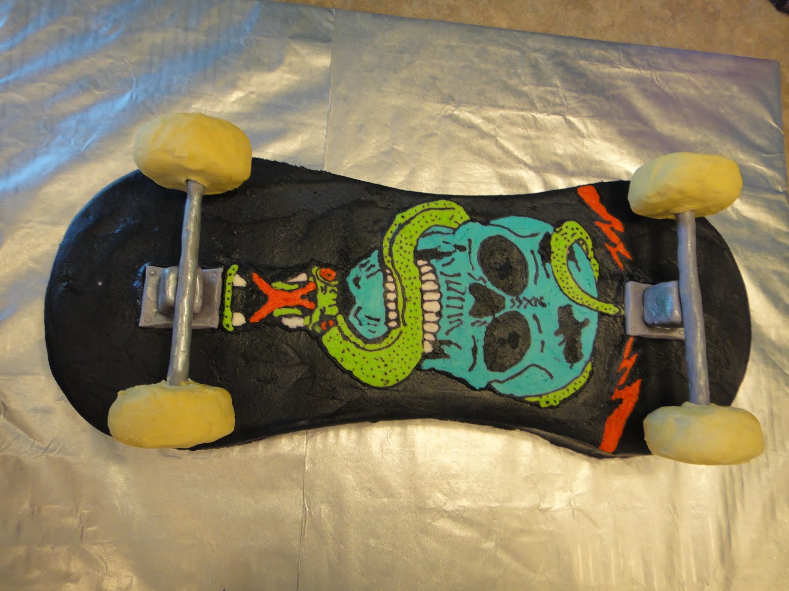 Kims Cakes and Crumbs: Skateboard Cake