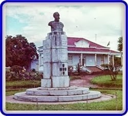 ESTÁTUA A HENRIQUE CARVALHO