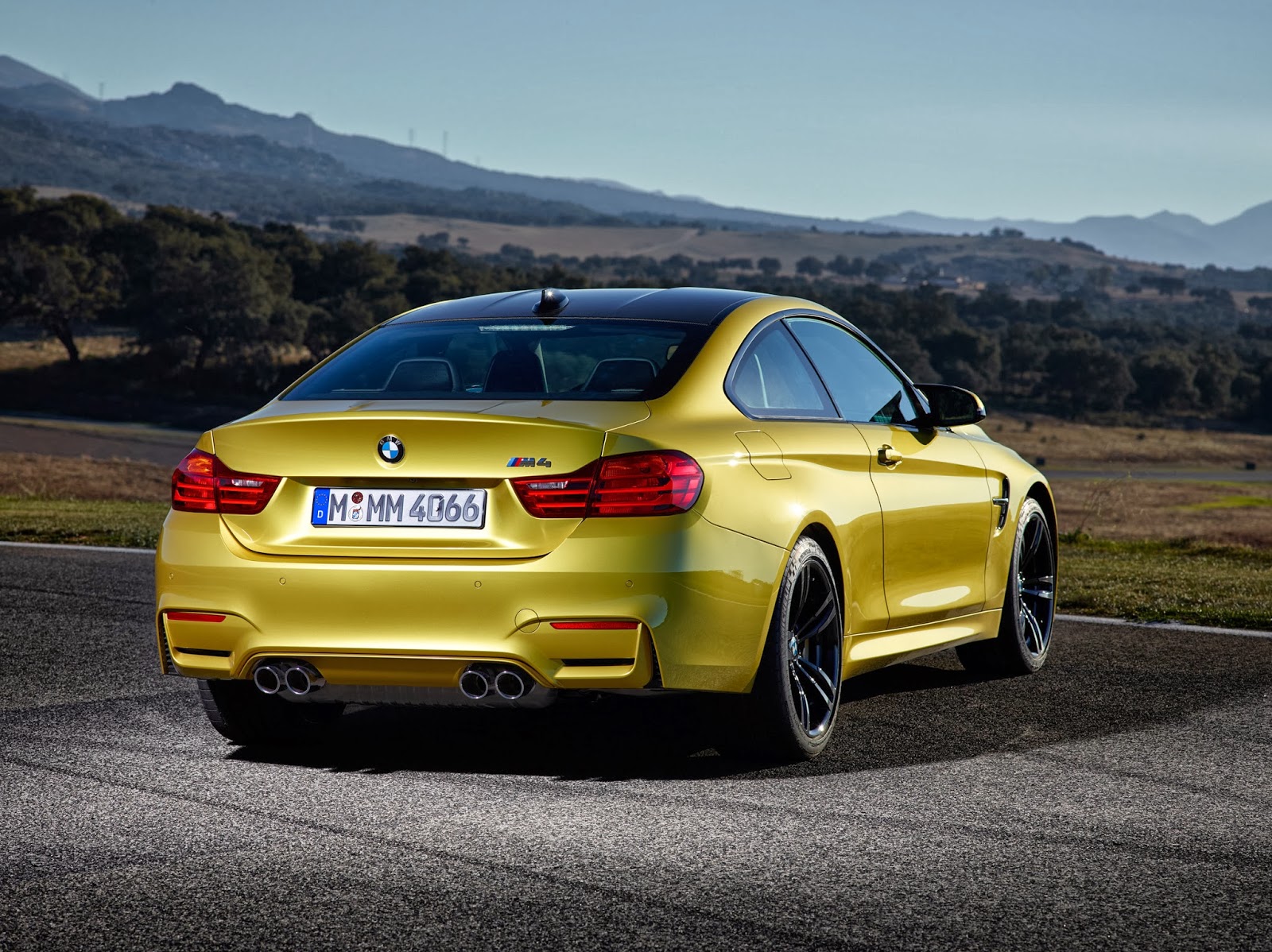 169 Automotiveblogz 2015 Bmw M4 Coupe Photos
