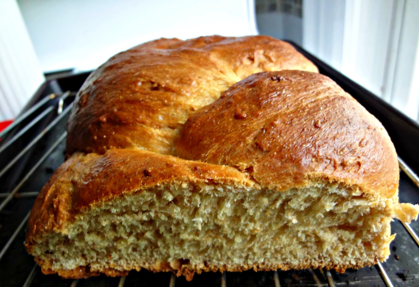 The Cooking Actress Daring Bakers ChallengeChallah Bread (Whole Wheat)