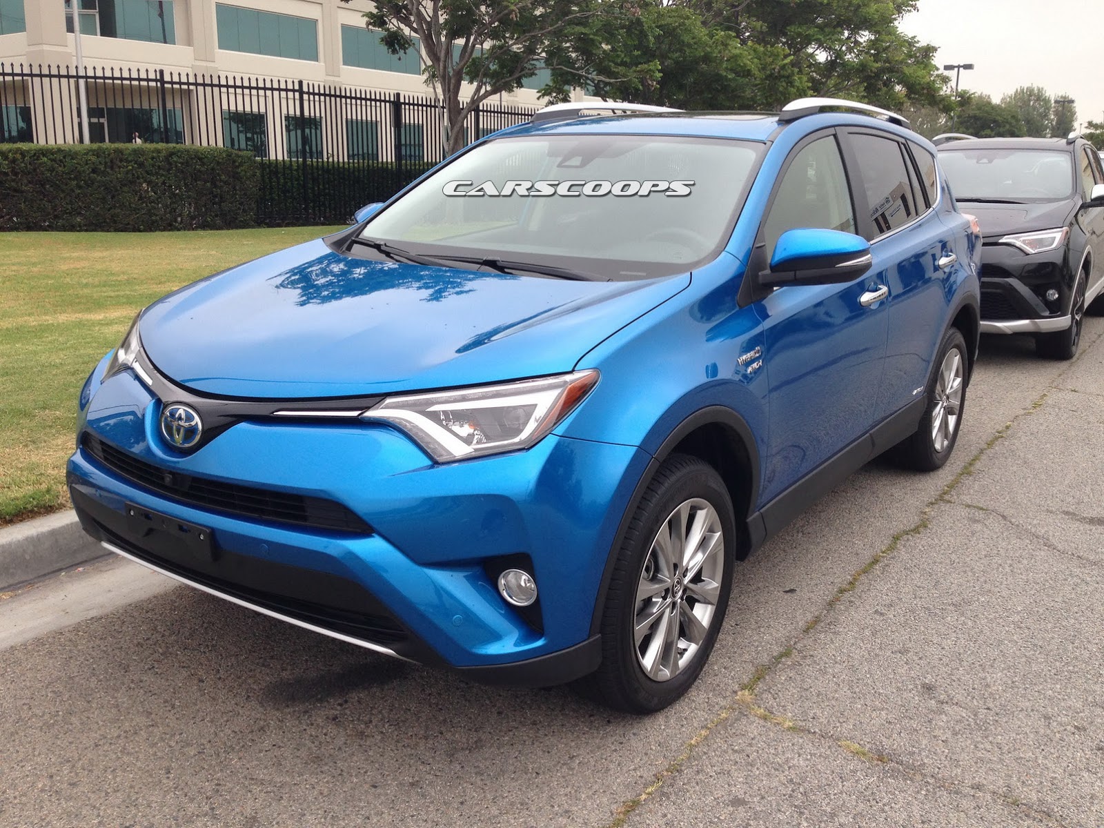 2016-Toyota-RAV4-6.jpg