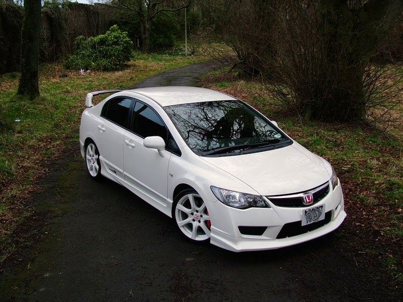 INTRENDCARS Car review, News and Update used car Honda Civic FD 2010 vs Mitsubishi Lancer EX 2010